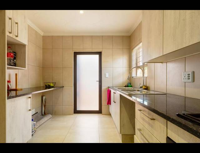 3 BEDROOM TOWNHOUSE FOR SALE IN NORTH RIDING